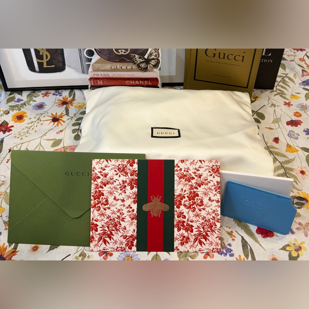 GUCCI Leather Soho Disco Crossbody w/Tassel Unisex/feminine look add Gucci scarf - Picture 2 of 16